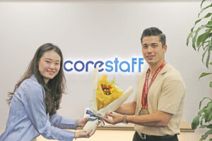 ストリーツ海飛さんへ花束贈呈