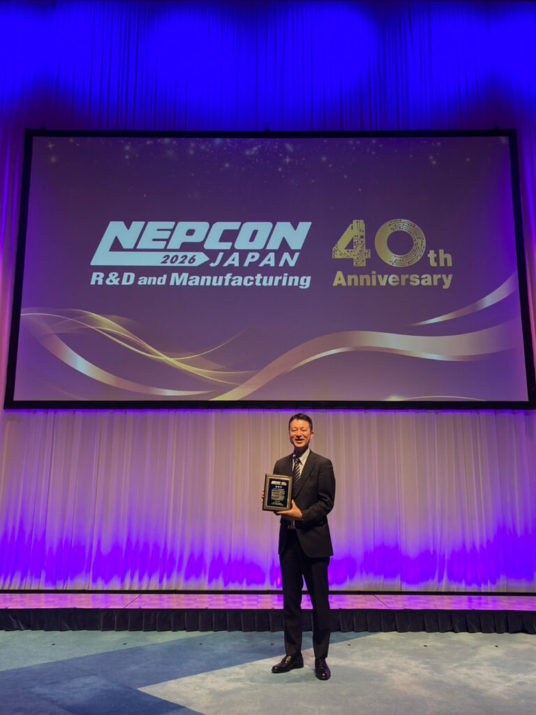 ネプコンにて長期連続出展企業として表彰された授与式の様子